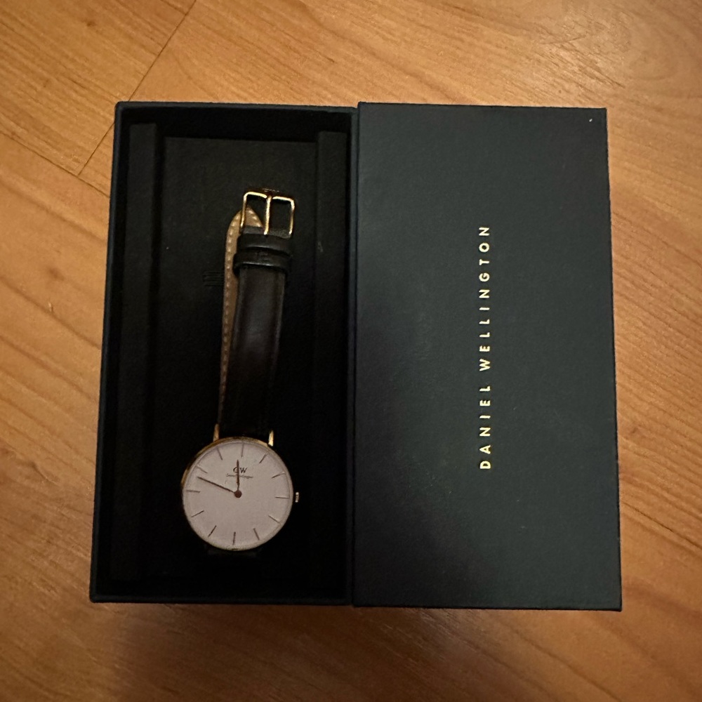 Daniel Wellington Gold Watch